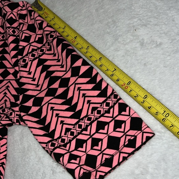 Charlotte, Russe Aztec Print 3/4 Sleeve Crop Top - Picture 5 of 10